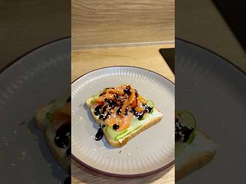 Бутерброд с красной рыбой и огурцом🐟🥒#завтрак #форель #ппзавтрак #пп #cooking #shorts #foodshorts