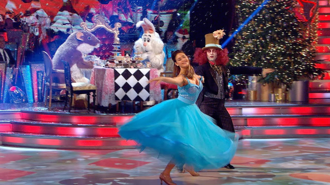 Lisa Snowdon & Pasha Kovalev Quickstep to 'Let It Snow' - Christmas Special:  2015