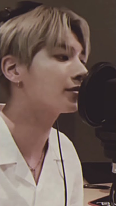#TXT #taehyun-Taehyun singing let me by zayn (Lyrics)