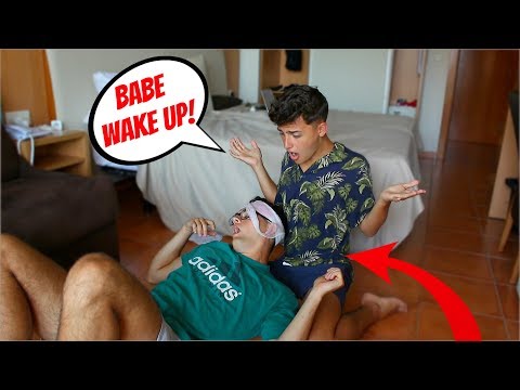 i-passed-out-prank-on-boyfriend!-(cute-reaction)