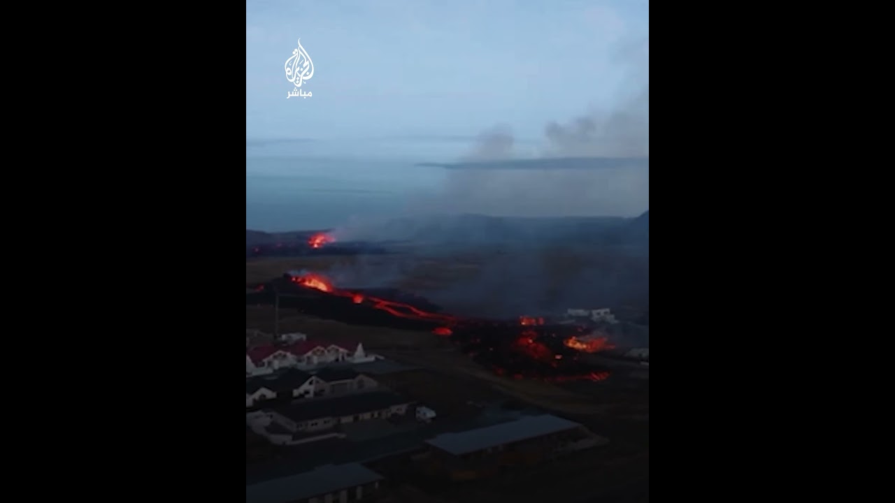 حمم بركان “سوندهنوكور” تقطع طريقًا سريعًا جنوب غربي آيسلندا