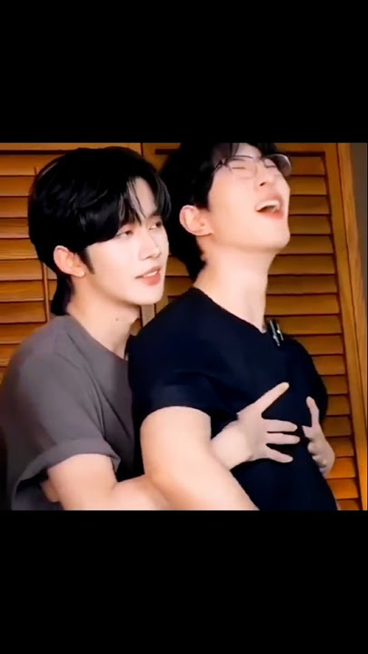 Just Eliot being obsessed with Qiuqiu's chest 😂 #abo #desire #kipukaqiu #eliothuang #huangxing