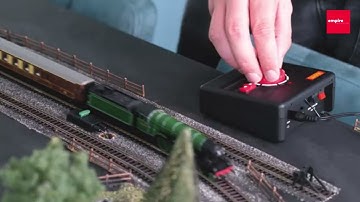 Hornby TT:120 The Scotsman train set in action - Empire Warehouse