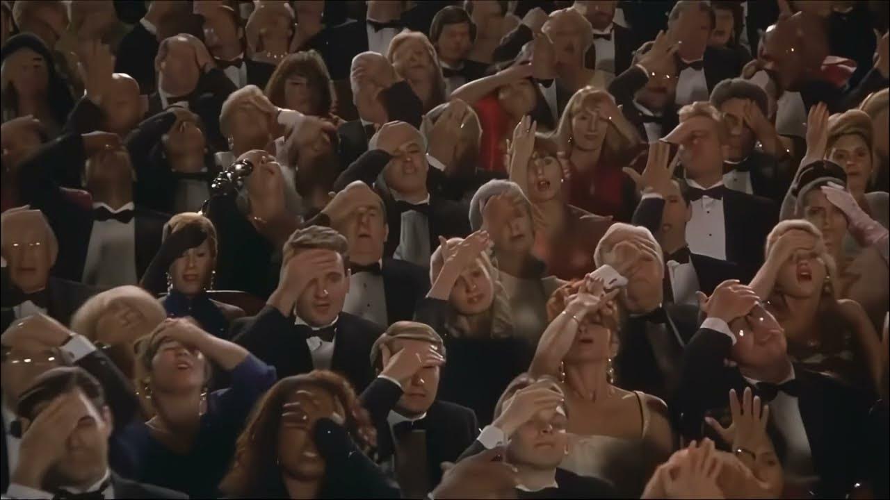 Мем хлопают по лбу. Мем хлопают по лбу. Шлепок по лбу мем. Рука лицо. Рукой по лбу.