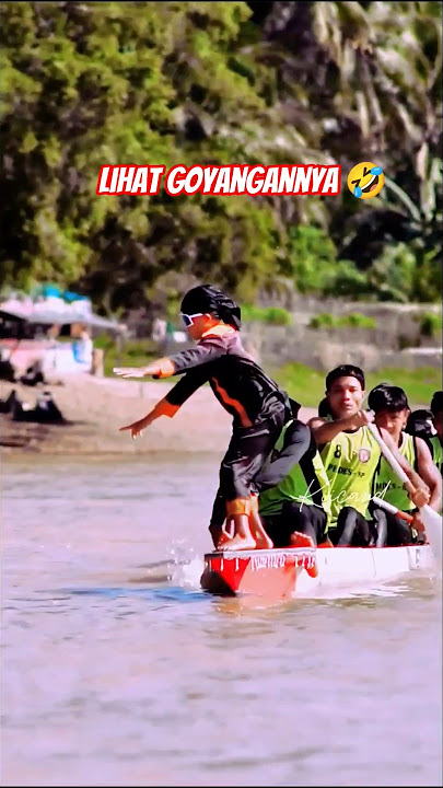 GOYANGANNYA 😂 Aksi Tukang Tari Pacu Jalur 🇮🇩 #aurafarming #BoatRace #Shorts #PacuJalur
