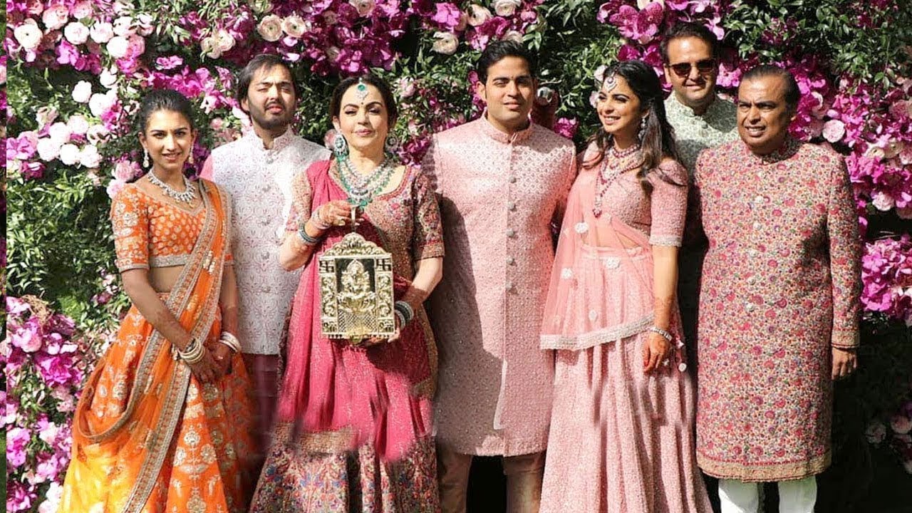 Mukesh Ambani With Entire Ambani Family Togethar For Son Akash Ambani & Shloka Mehta's Wedding - YouTube