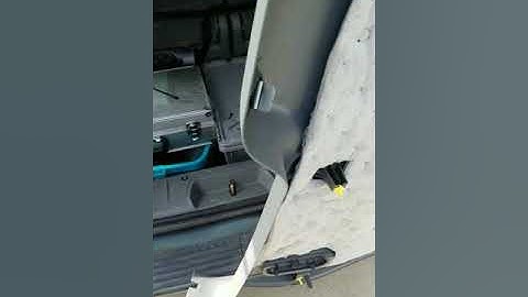Rear Latch Access - 2006 Dodge Grand Caravan SXT