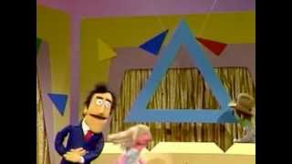 Clic Sesame Street - The Triangle Is Right