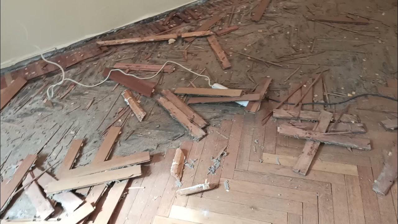 Демонтаж деревянного пола на лагах
