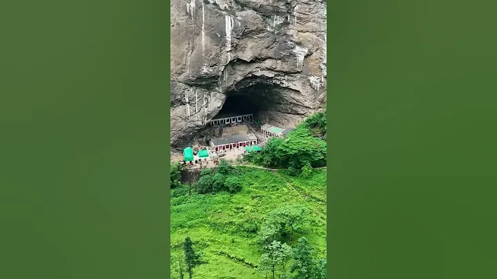 云南深山发现神秘天坑，里面住着8户人家，三代人至今不愿搬出，过着与世无争的生活 - 天天要闻