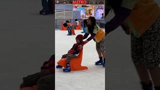 Ice Skating dengan Animal Helper