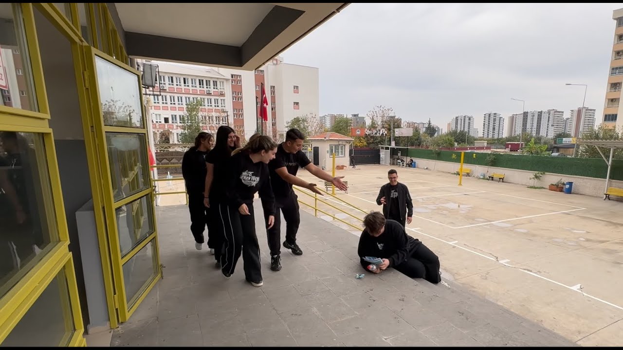 İHTİMALLER EVRENİ | Akran Zorbalığı Üzerine Kısa Film