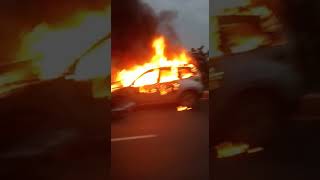 Duster got fire in Highway ???? चलती गाड़ी में लगी आग??