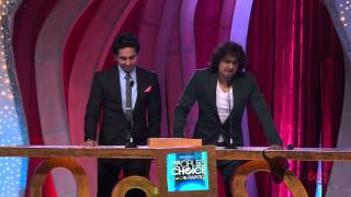 Ayushmann Khurrana and Sonu Nigam sing together for fans at the People&#39;s Choice Awards 2012 [HD]