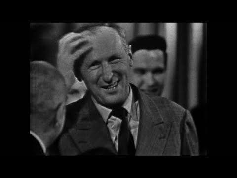Citroën in INA archives - The shooting of the film "Le Miroir à deux faces" by the actor Bourvil.