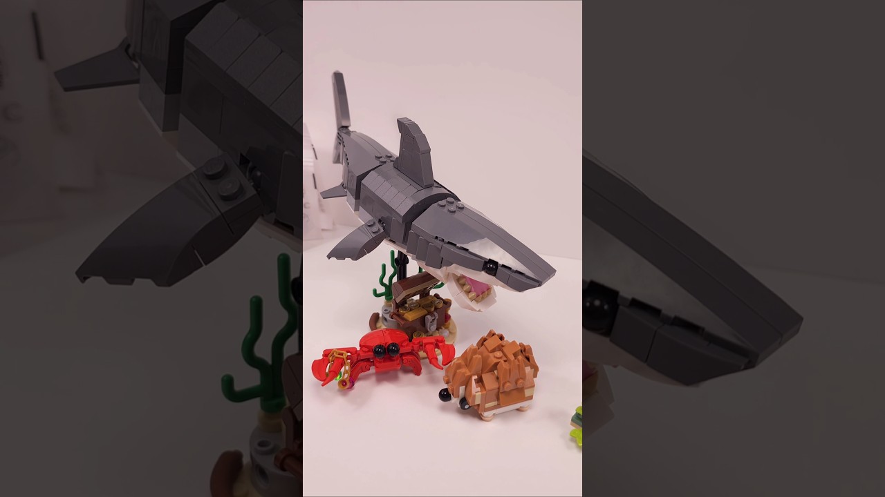 LEGO Hedgehog (31376) vs Fierce Shark with a Treasure Chest (31381) 