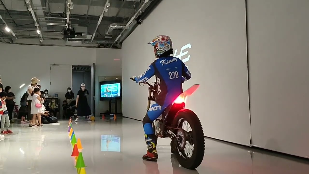 電動なら室内でもショーが出来る、電動トライアルバイクTY-Eと黒山健一