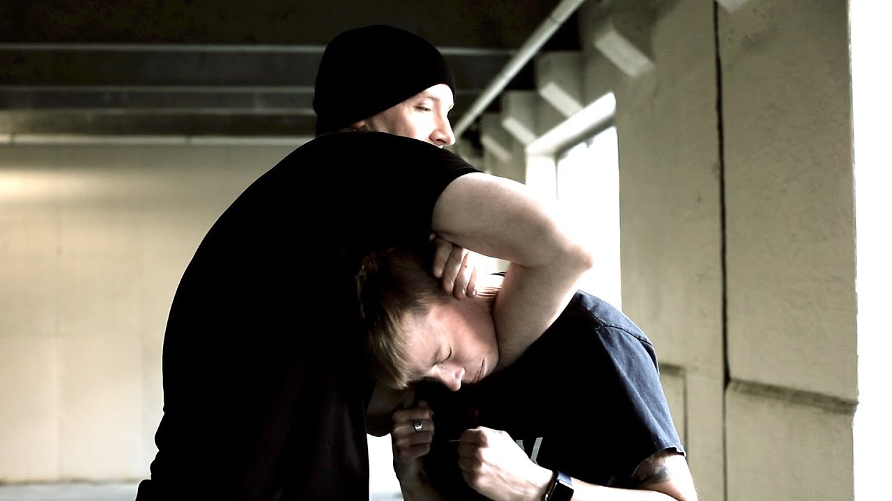 How To Choke Out Opponent Fast In A Real Fight │ Piano Wire Choke