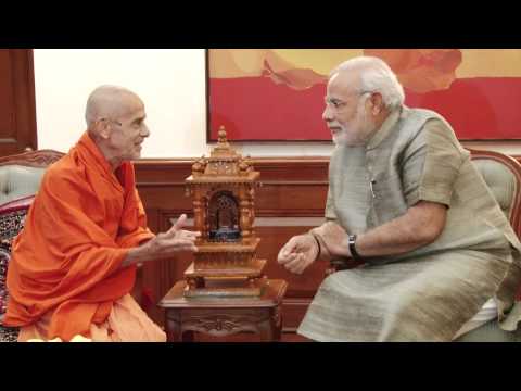 HH Sri Vishvesha Tirtha Swamiji of Pejawar Mutt calls on PM