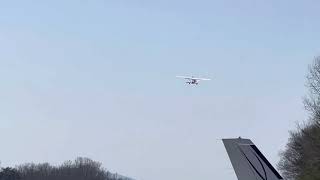 Cessna 182 soft field takeoff at Smith mountain lake Virginia screenshot 4