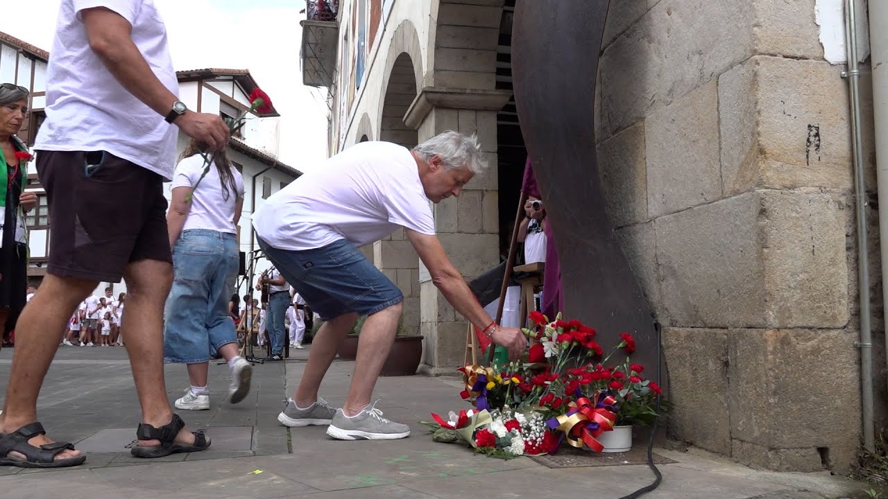 BESTAK 2025 BERA I AHANTZIEN OROIMENEZ LORE ESKAINTZA