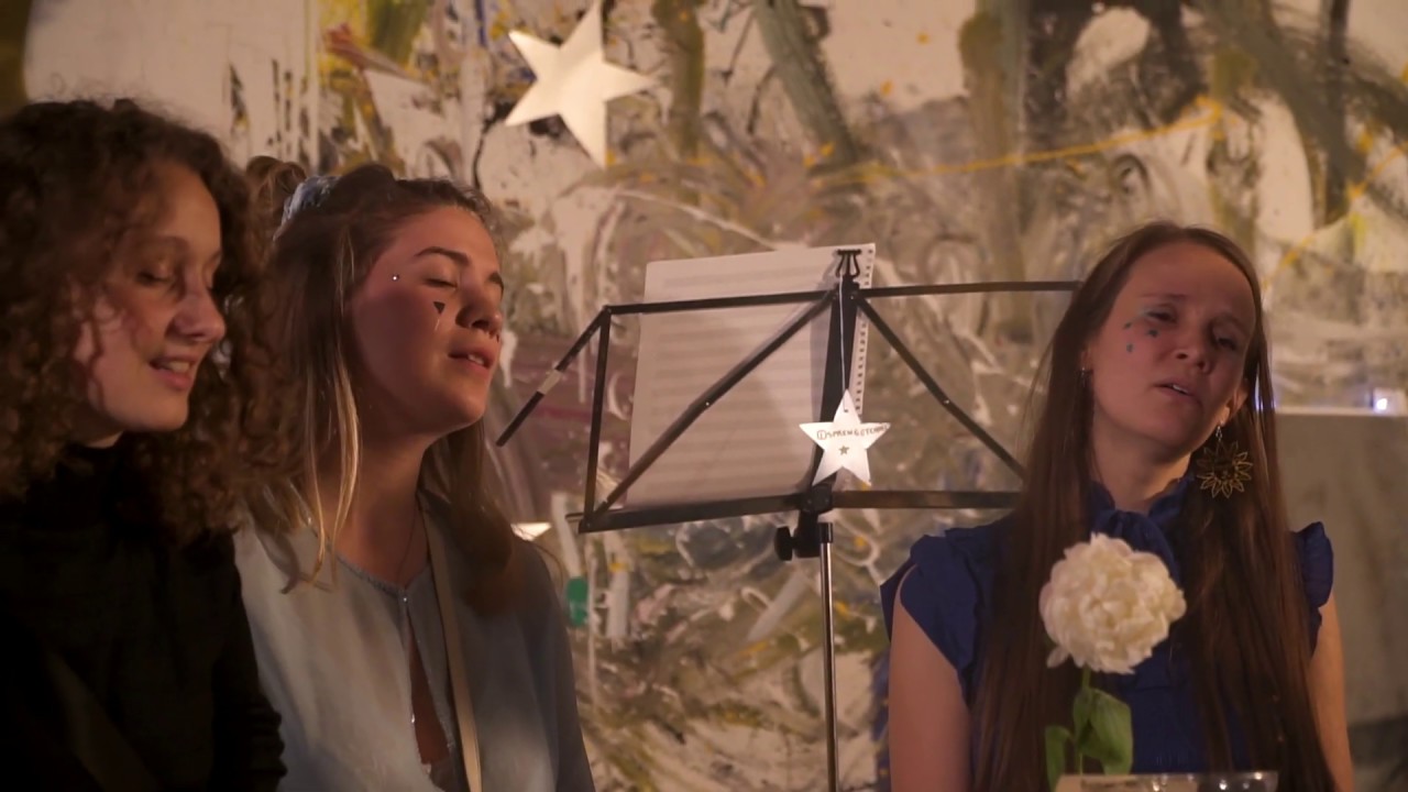 Babayki (Sprengotchki) - Nad okoshkom mesyiats (над окошком месяц)