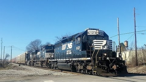 NS 28T arriving into Columbia w/ ex-NW SD40-2 leading & RS5T horn