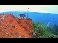 Le bulldozer cat d7r le plus dangereux au monde travaillant au bord de la falaise