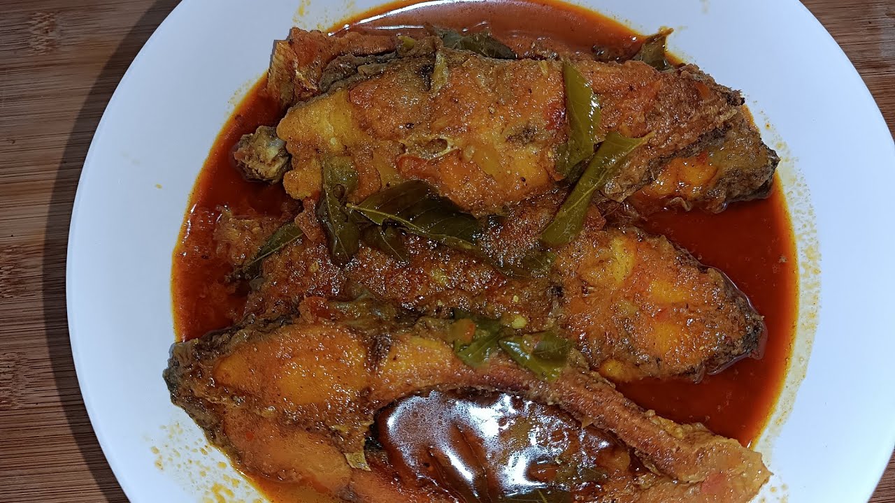 pomfret fish curry Recipe||Masala fish curry with curry leaves - YouTube