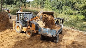 CASE Backhoe Amazing Work on Mud - Case Backhoe Loader Machine Loading Mud in Tractor