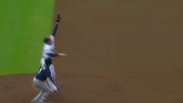 MIL@ATL: Villar earns single after call overturned