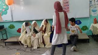 تلاميذ مدرسة حناش الهاشمي في مسرحية حول محو الأمية بمناسبة حفل 16 افريل عيد العلم