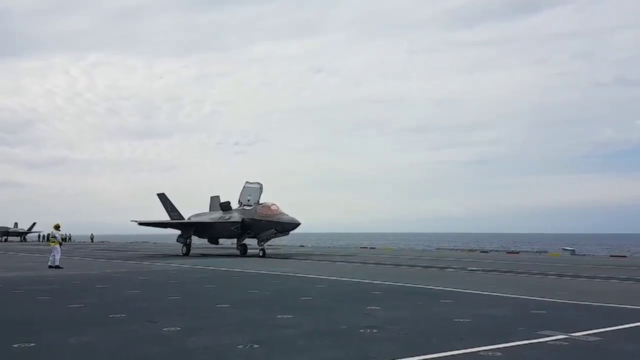 video to gif HMS Queen Elizabeth, FDO launches F-35B, Westlant18