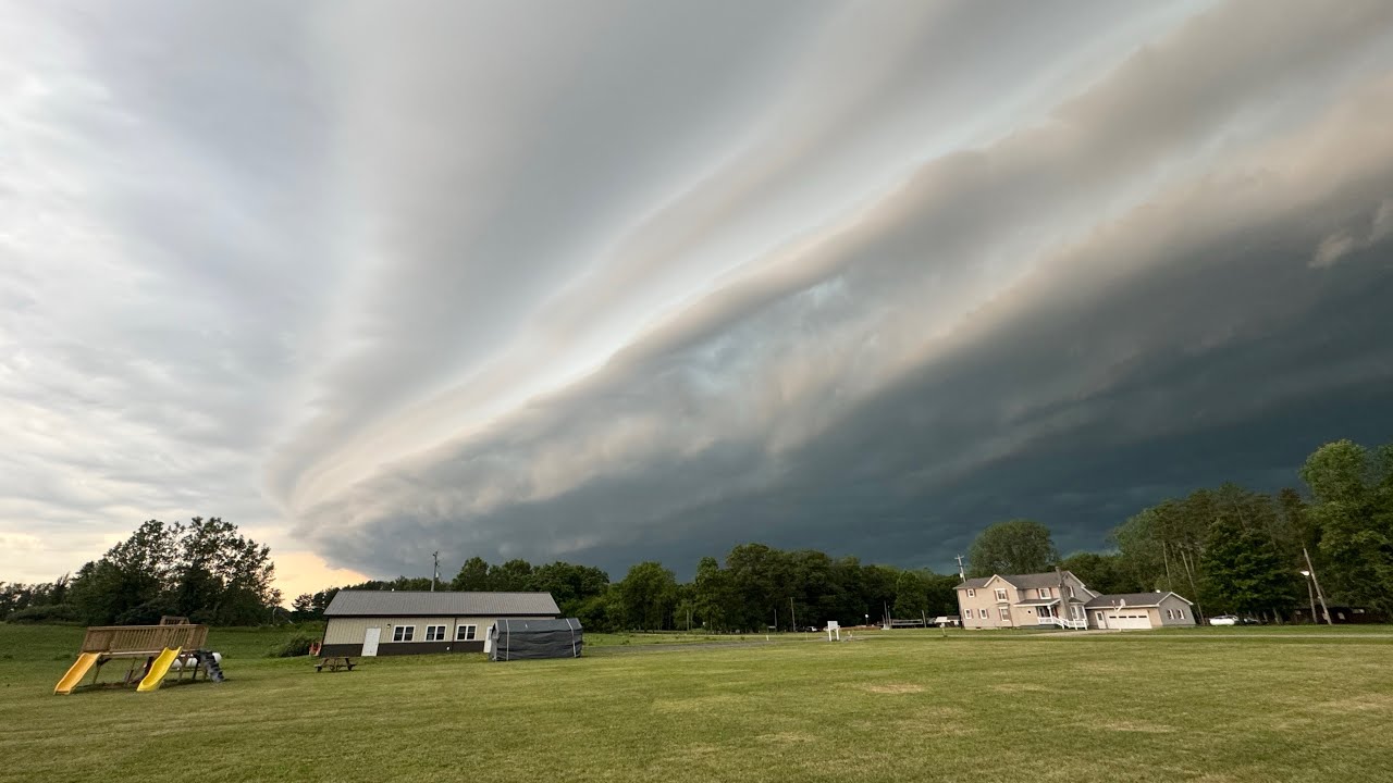STACKED SHELF CLOUD Surges Over Leonidas, Michigan - YouTube