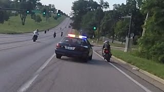 Motorcycle vs cops chasing stunt bike riders cop swerves at street
bikes running from the during mom ride 2016 in kansas city, mo caught
on...