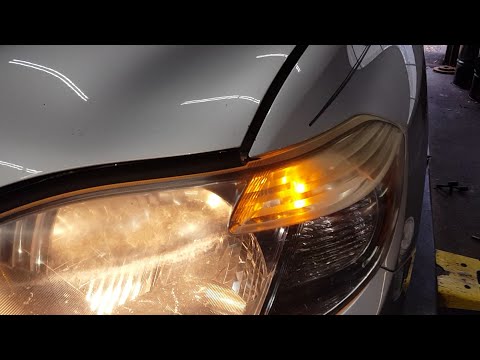 Toyota Highlander front parking light bulb replacement