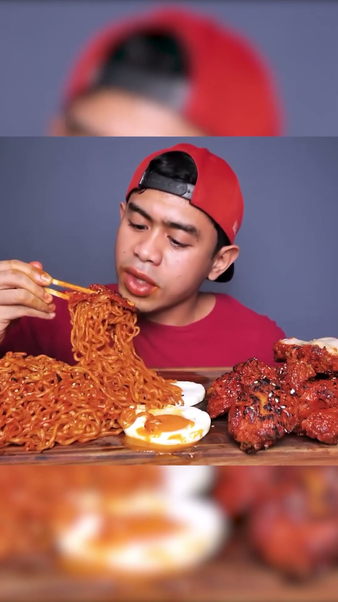Ayam goreng saos samyang pake mie samyang.