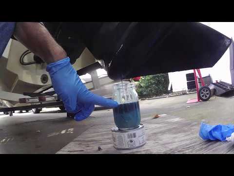 วีดีโอ: วิธีการเปลี่ยนน้ำมันหล่อลื่น Mercruiser Gear (พร้อมรูปภาพ)