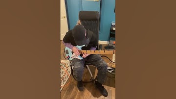 Billy Sheehan tracking solo to “Abracadabra”.