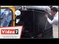 أغنية بالفيديو.. سائق يفكك أجزاء "التوك توك" قبل مصادرته من حملة مرورية بالهرم