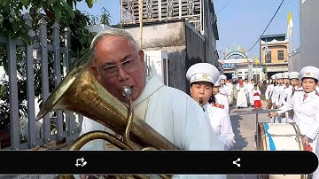 RƯỚC ĐOÀN ĐỒNG TẾ VÀO DÂNG THÁNH LỄ TẠ ƠN TÂN LINH MỤC MATCO PHẠM VĂN QUANG