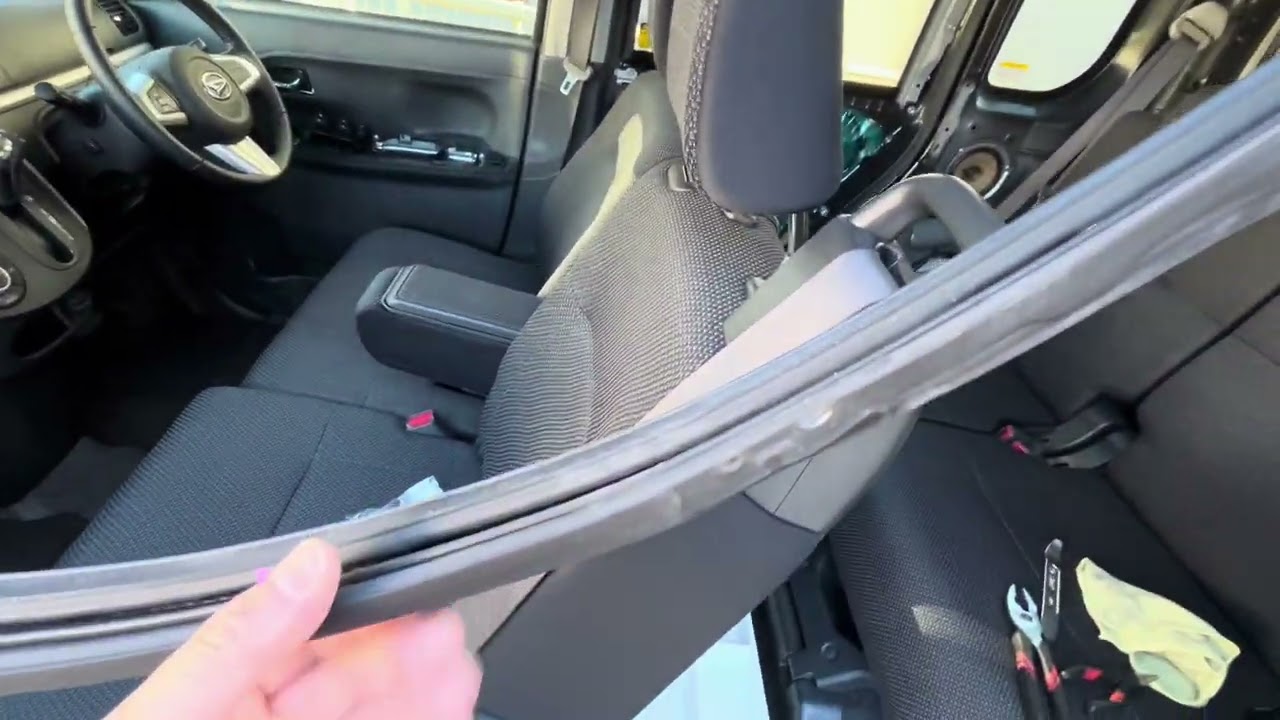 ダイハツ タント カーテシーランプスイッチ交換 LA600S