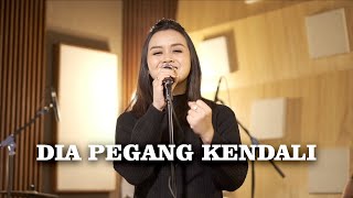 DIA PEGANG KENDALI - LIVE P&W WITH BEAT OF JOY ft ELIZABETH SUDIRA