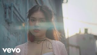 Jasmine Nadya - Butterflies (Official Music Video)