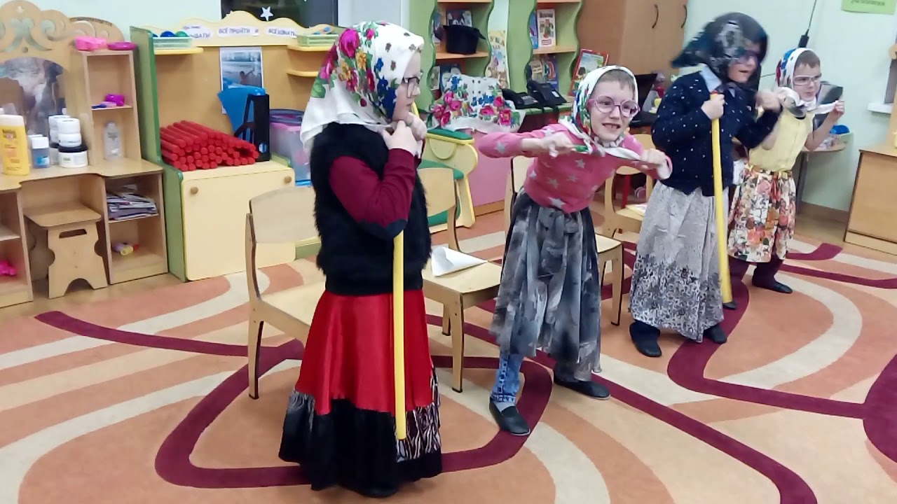 Видео сценка бабушек. Танец бабушки старушки в детском саду. Сценка бабушки в саду. Танец бабушек в садике. Танец для бабушек в детском саду.