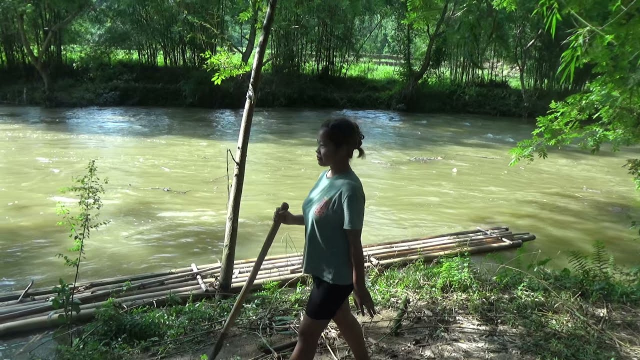 Primitive Life - Dig Deep Mud Pit To Fish Trap -  Trap By Mud To Catch Fish