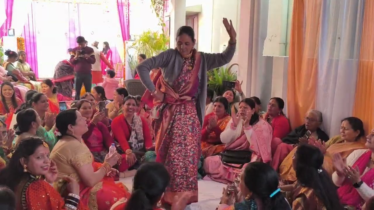 बहुत सुंदर बन्ना बन्नी गीत डांस के साथ 🌺जरूर सुनें#bhajan #bannibannageet 😂😂👌👌🙏🙏🌺🌺