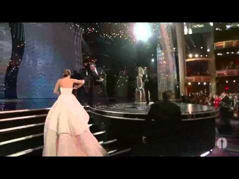 Jennifer Lawrence fall in Oscars 2013