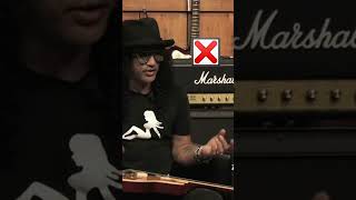 Video thumbnail of "SLASH EXPLAINS THE RIGHT WAY TO PLAY SWEET CHILD OF MINE! BUT... 🎸#shorts"