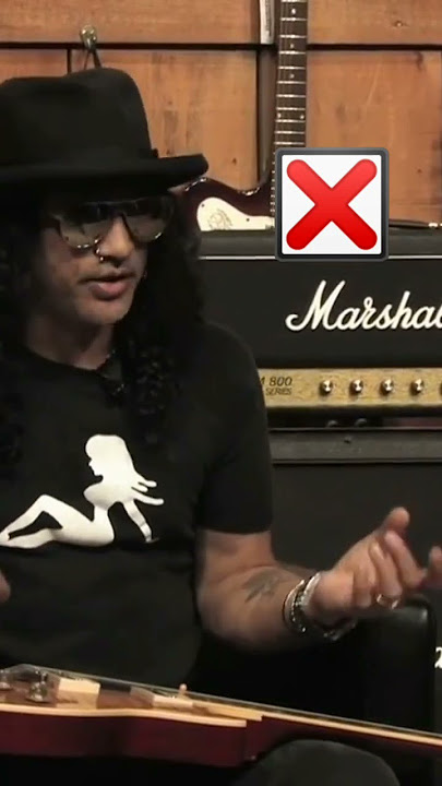 SLASH EXPLAINS THE RIGHT WAY TO PLAY SWEET CHILD OF MINE! BUT... 🎸#shorts